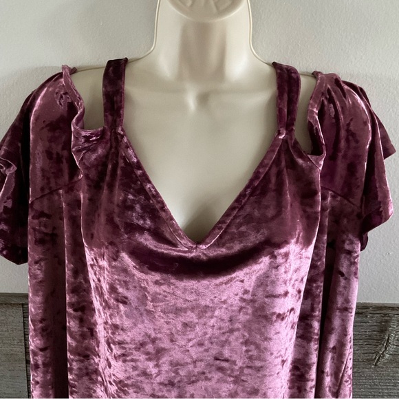 Torrid Plum Velvet Cold Shoulder Top Size 2 (2X) (P1) - Picture 2 of 8